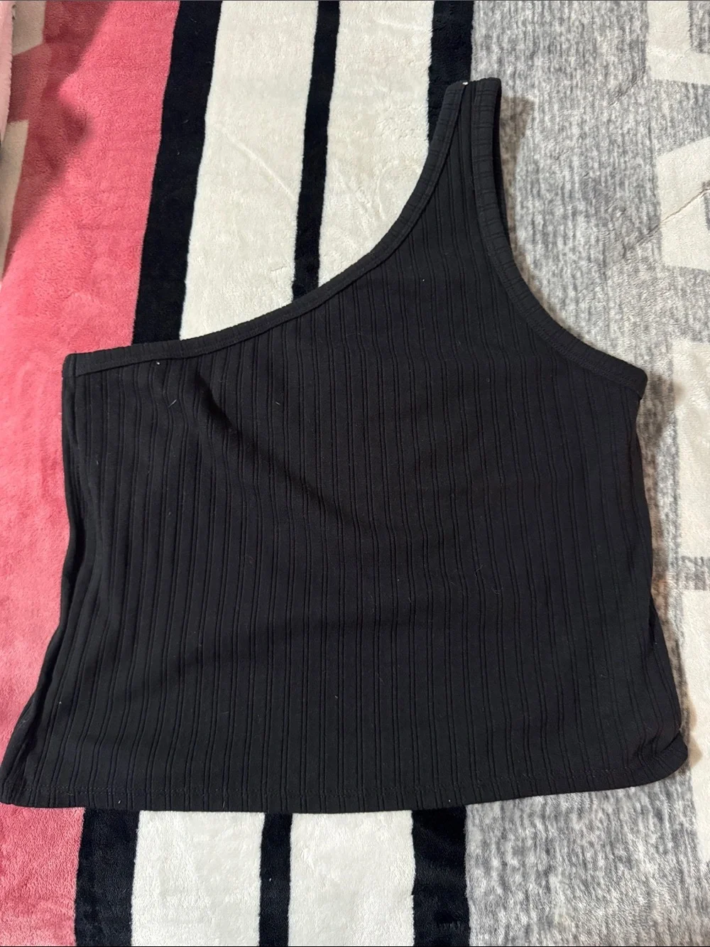 Black One-Shoulder Ribbed Tank Top - Picture 1 of 2